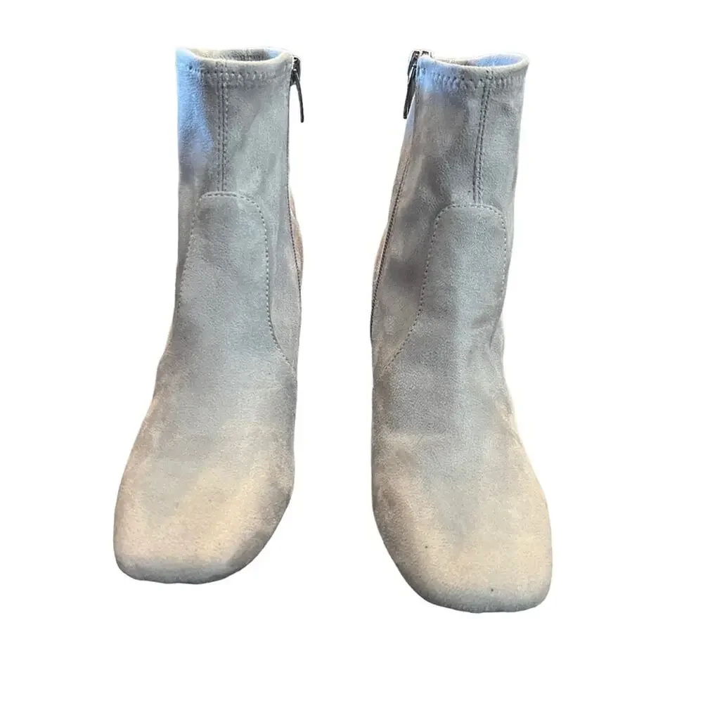 Marc Fisher Needit Stretch Ankle Bootie NEW Size 6.5 No Box Light grey